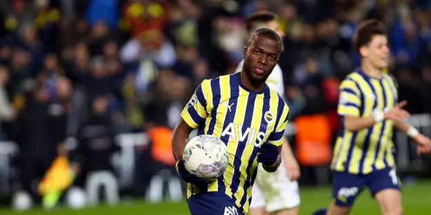 Artık tek rakibi Fenerbahçe'nin efsanesi! Rekor üstüne rekor...