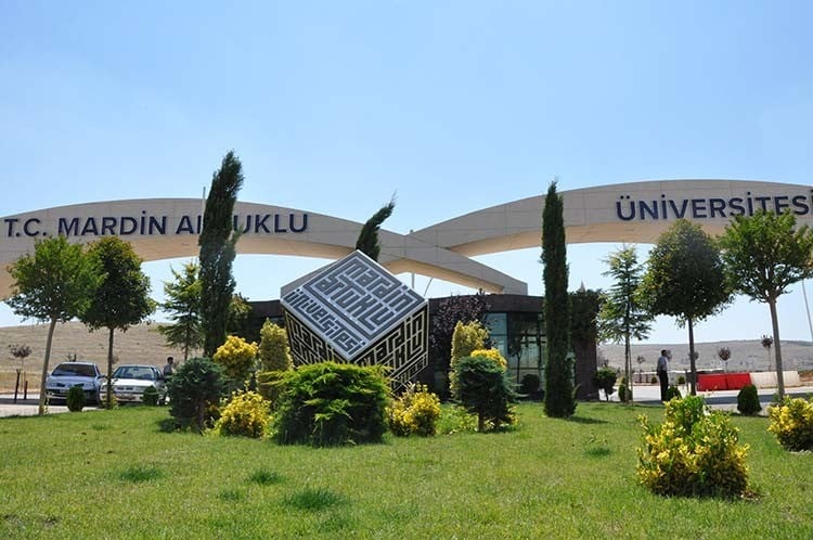 Artuklu üniversitesinden ‘evde üniversite’ projesine burs desteği 