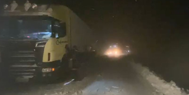 Artvin Ardanuç - Ardahan yolunda ulaşıma kar engeli