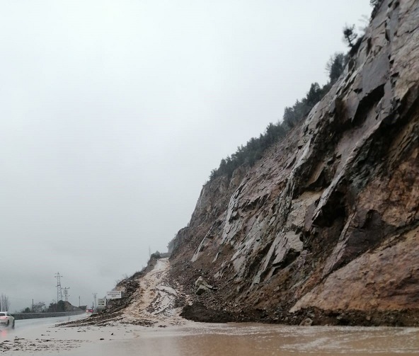 Artvin kara kışla mücadele ediyor