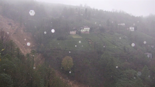 Artvin'de 18 konut tahliye edildi