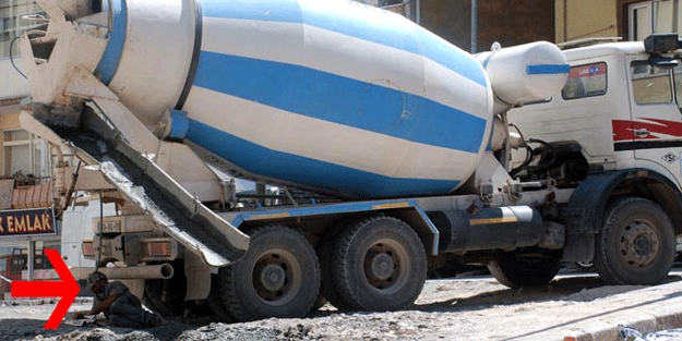 Feci ölüm! Beton mikserinin hortumuna takılan işçi yaşamını yitirdi