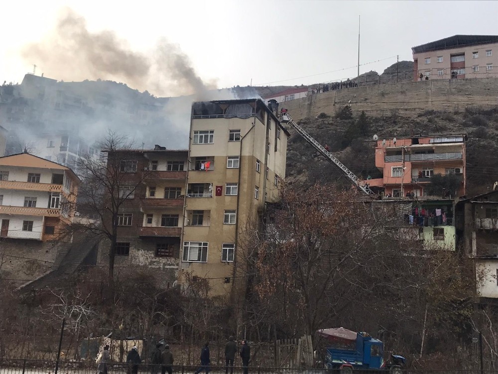 Artvin’de çatı yangını 