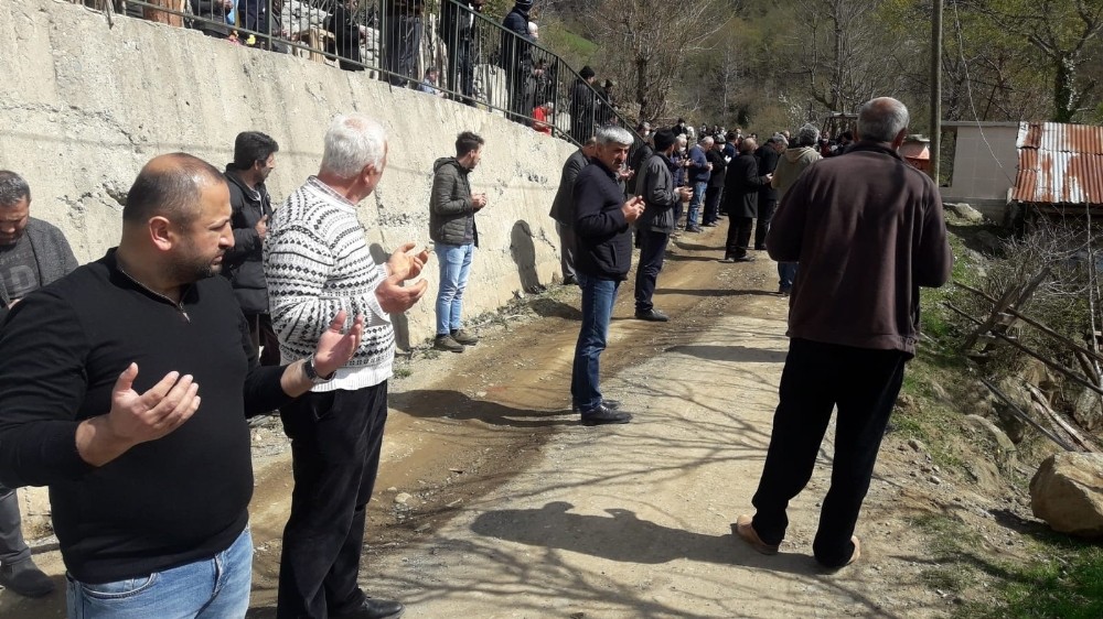 Artvin’de cenazeye korona ayarı 