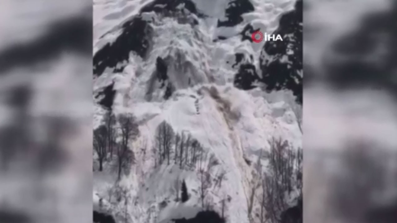 Artvin’de çığ düşme anı kameraya yansıdı