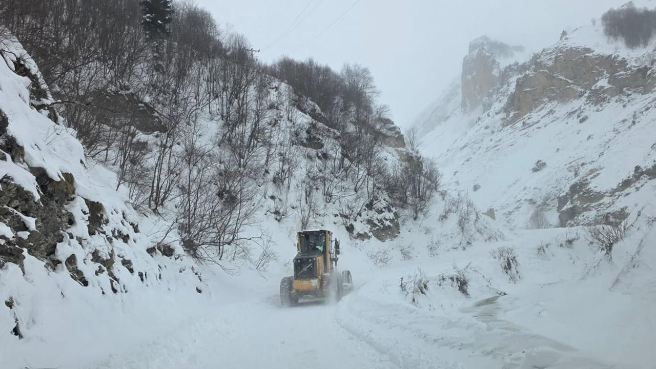 Artvin'de çığ meydana geldi: Mahsur kalanlar var