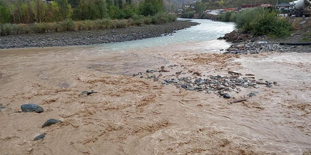 Artvin'de dereler taştı