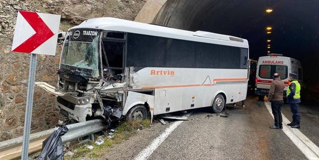 Artvin'de feci kaza: Çok sayıda yaralı var