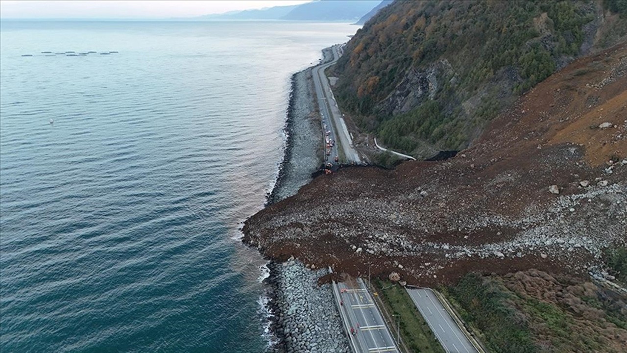 Artvin’de heyelan! Otomobilde bulunan 4 kişi hayatını kaybetti