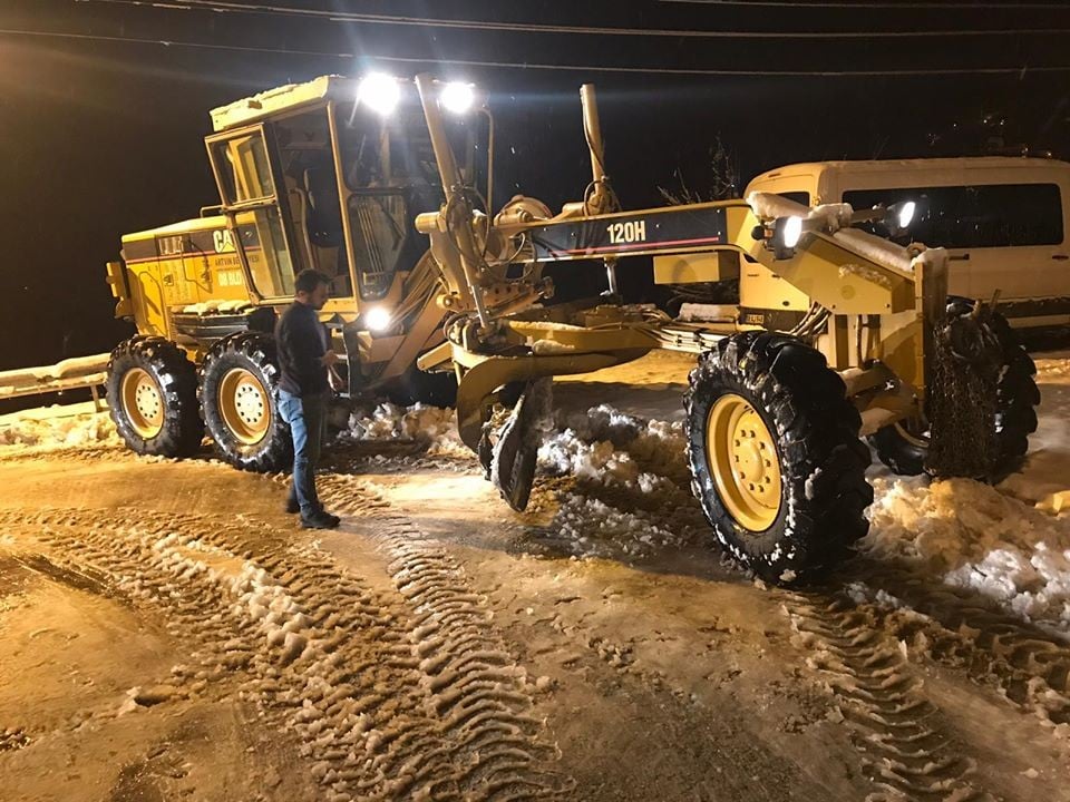 Artvin’de kar nedeniyle 83 köy yolu ulaşıma kapandı 
