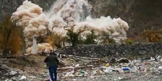Artvin'de korkunç görüntü! Dağ resmen yürüdü