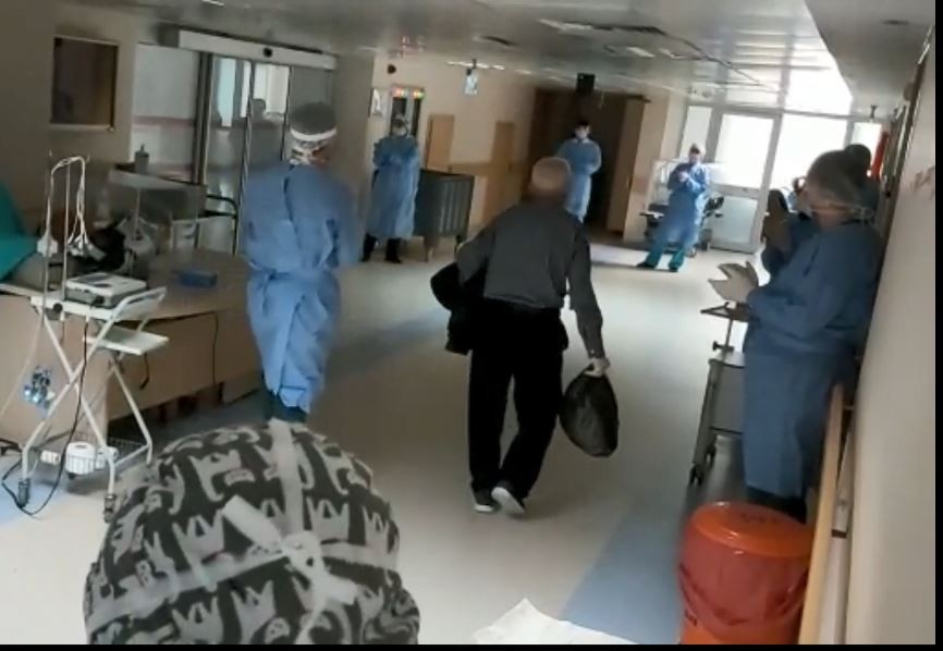 Artvin’de koronayı yenen 82 yaşındaki hasta alkışlar ve Atabarı müziği eşliğinde taburcu edildi 