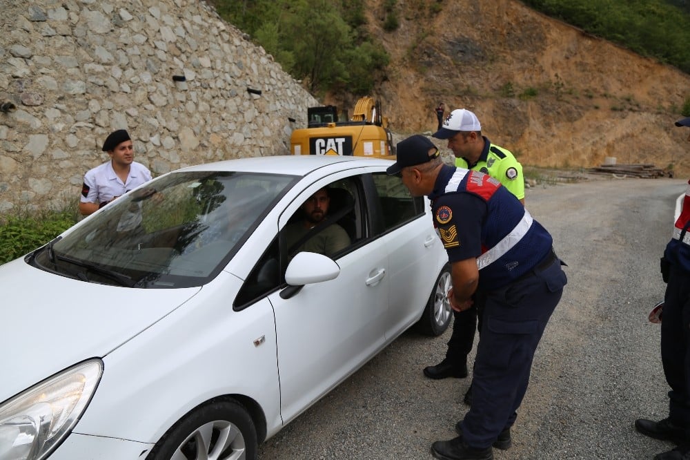Artvin’de Kurban Bayramı öncesi trafik uygulaması yapıldı 
