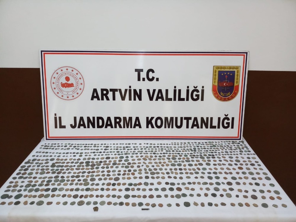 Artvin’de Roma ve Bizans dönemine ait 836 sikke ele geçirildi 