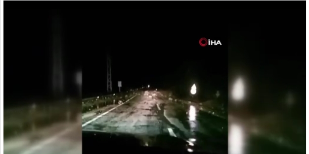 Artvin’de sağanak yağış heyelanlara neden oldu