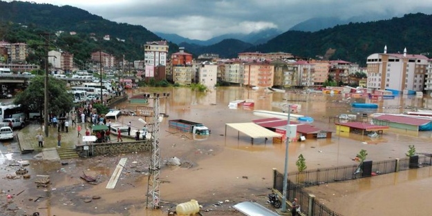 Artvin'de sel 8 can aldı!