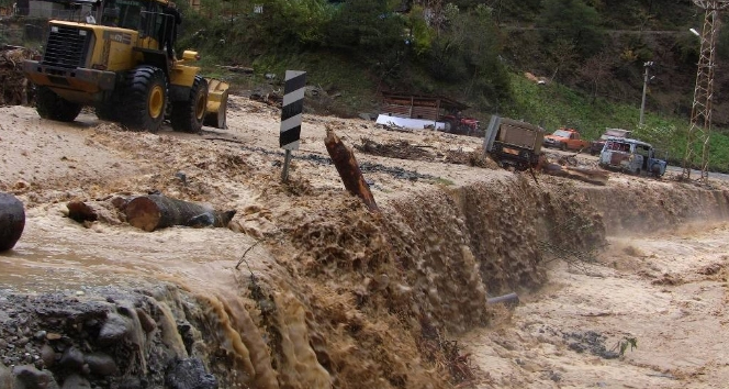 Sel ve heyelanlarda ölü sayısı arttı