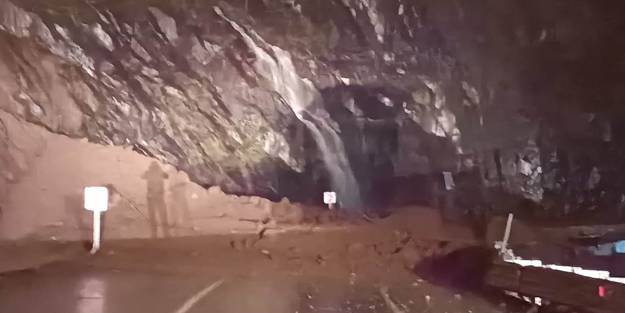 Artvin’de şiddetli yağış heyelana neden oldu!