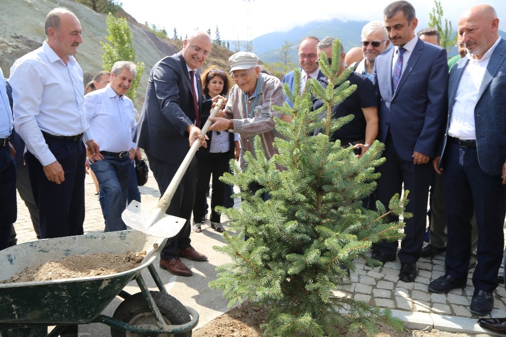 Artvin’de sıra dışı temel atma töreni 