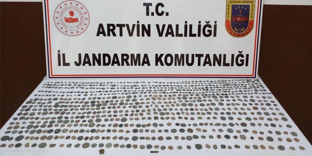 Artvin'de tarihi eser kaçakçılığı! 836 adet ele geçirildi