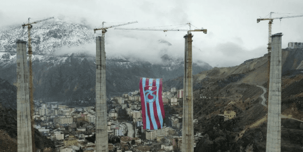 Artvin'de Trabzonspor bayrağı indirildi, sebebi böyle açıklandı