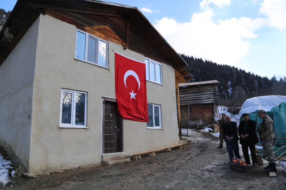 Artvinli çığ şehidinin baba ocağında yas 
