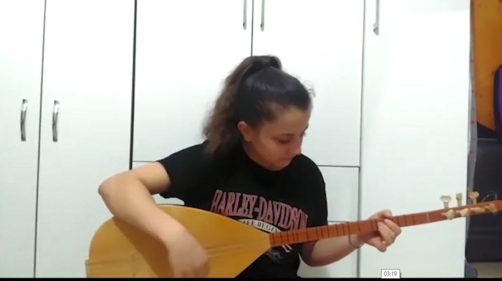 Artvinli öğrencilerden korona türküsü 