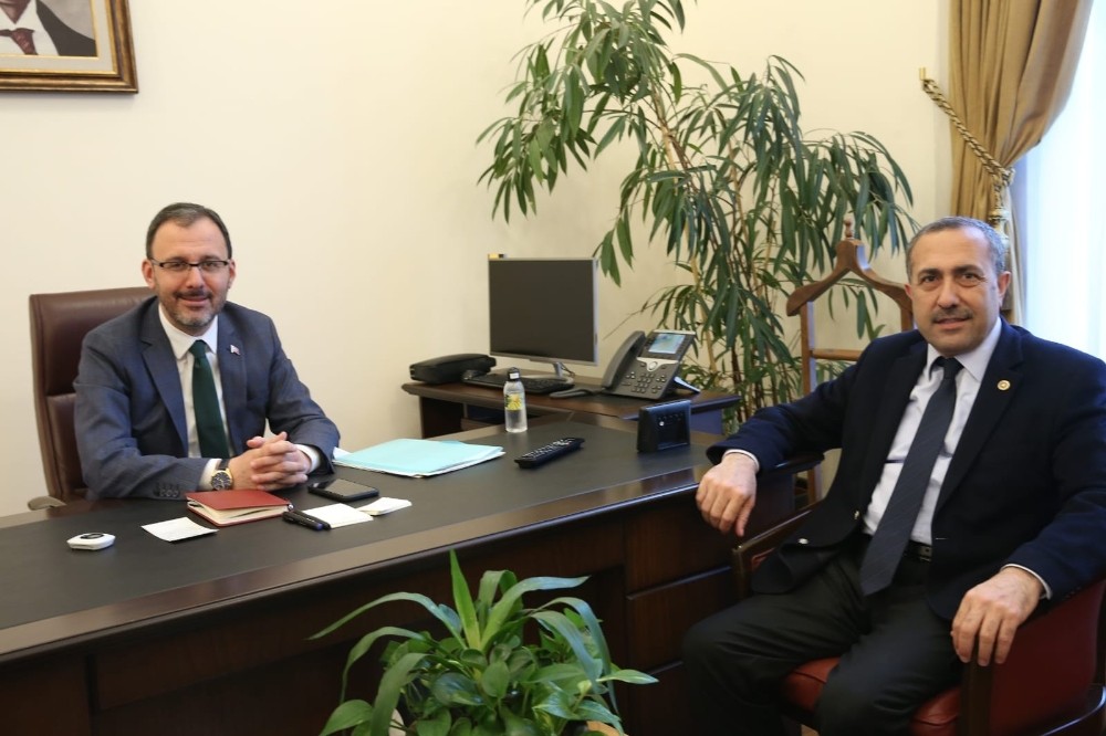 Arvas, “Önceliğimiz gençliğimiz ve şehrimizdir” 