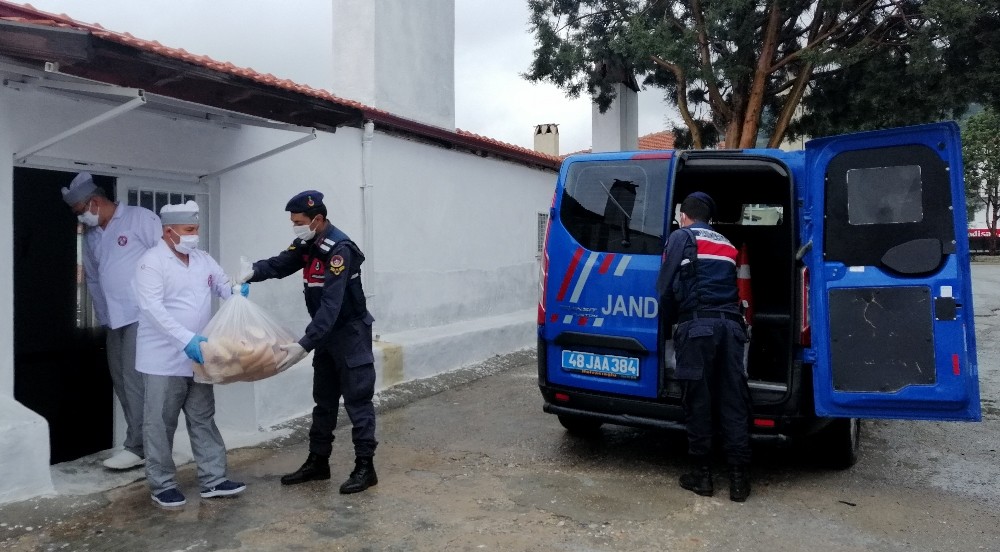 Aş evinden ’düğün yemeği’ lezzetinde yardım 
