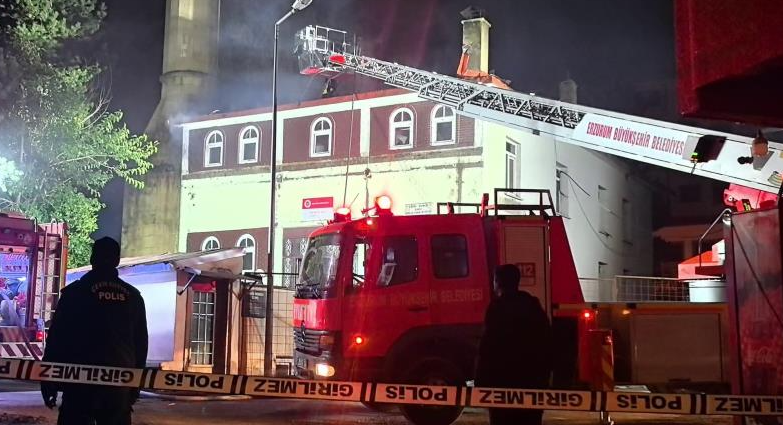 Aşağı Mumcu Camii’nde Gece Yarısı Yangını!