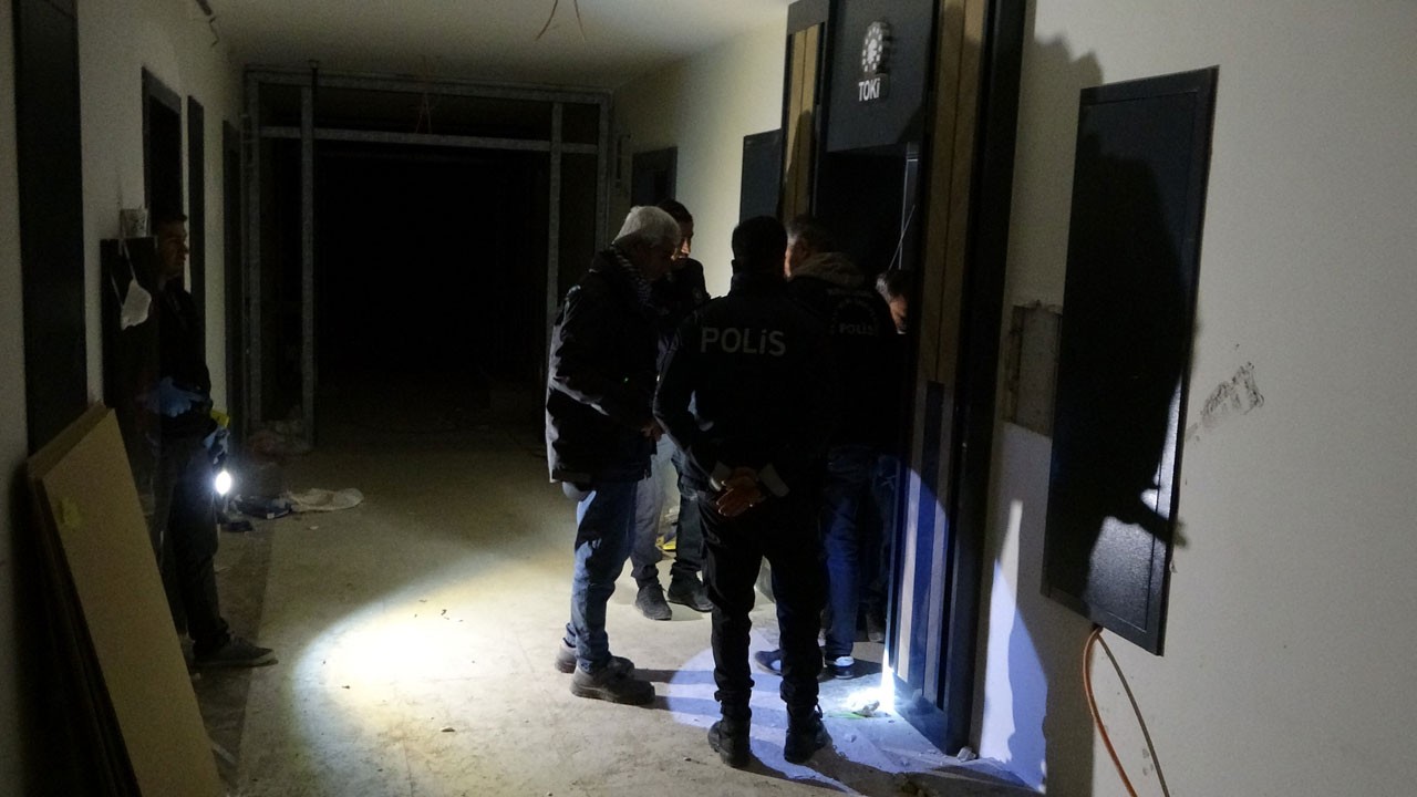 Asansör boşluğuna düşen işçi ağır yaralandı