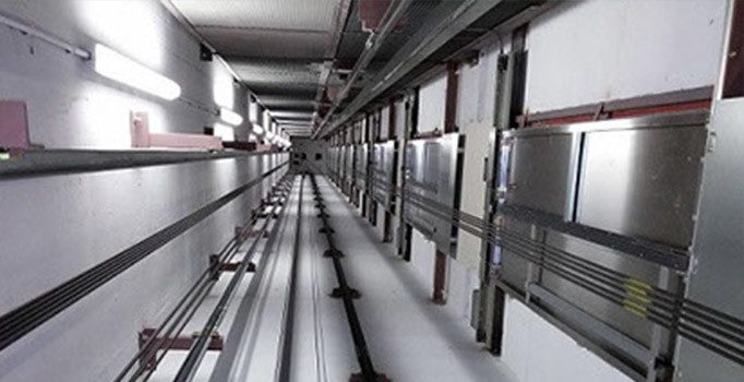 Asansör yere çakıldı: 2 kişi öldü