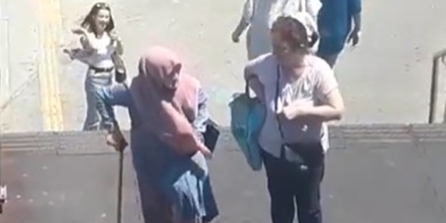 Asansör yok tırmanmaya devam! Ekrem bastonlu teyzeye spor yaptırdı