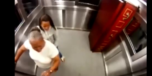 Asansörde tabut şakası