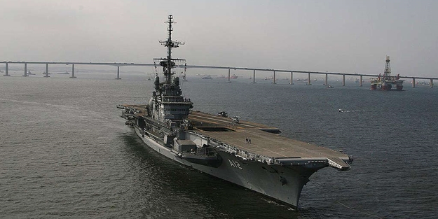 Asbestli olduğu iddia edilen uçak gemisi hakkında flaş karar!