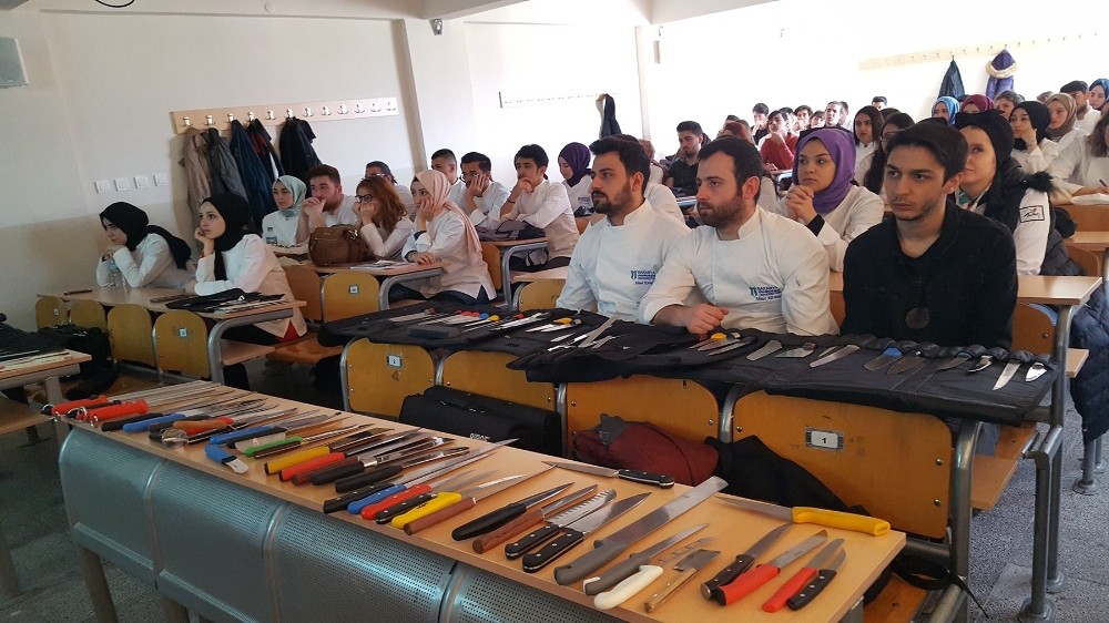 Aşçı adaylarına bıçak eğitimi verildi 