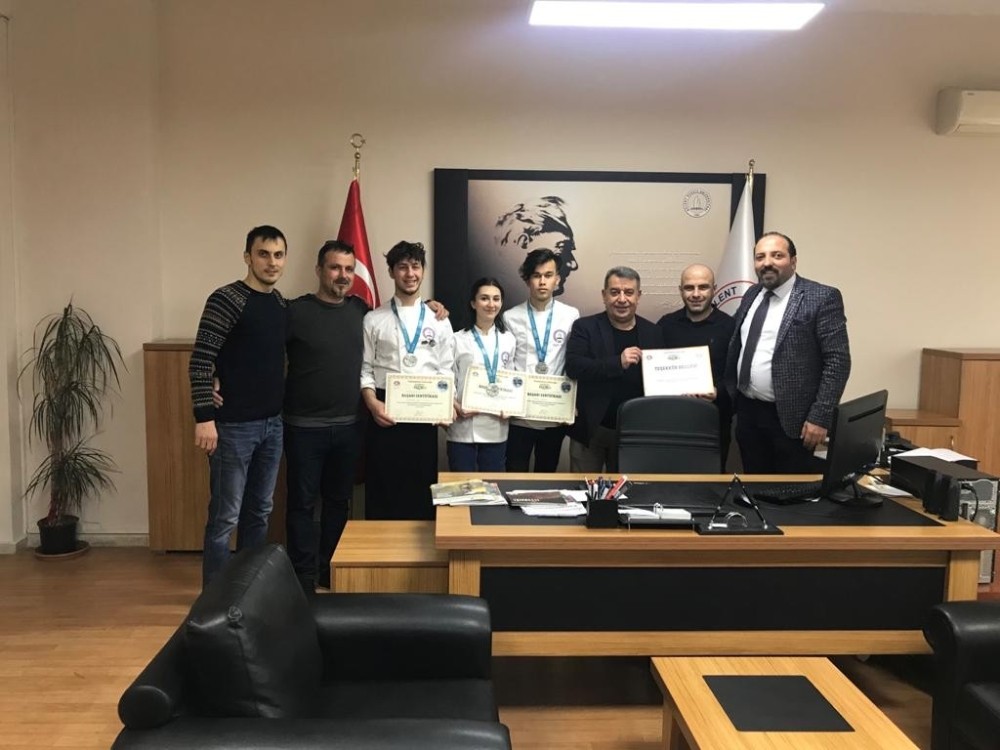 Aşçılık programı öğrencilerinden gümüş madalya 