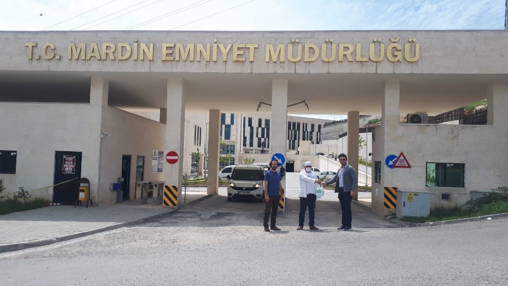Aselcioğlu Sabunculuk polislere hijyen paketi hediye etti 