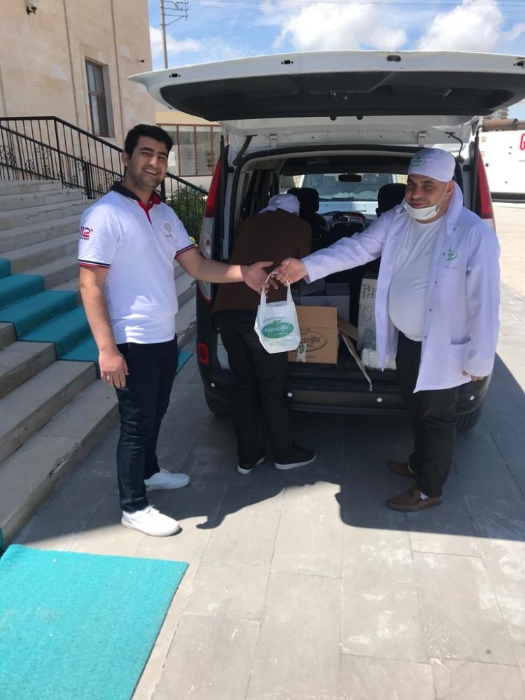 Aselcioğlu Sabunculuk sağlık çalışanlarına hijyen paketi hediye etti 
