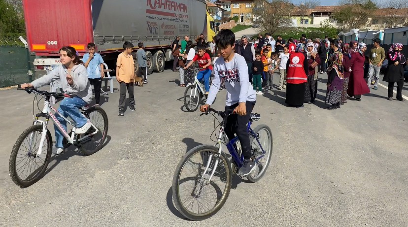 ASELSAN, depremzede çocuklara çifte bayram sevinci yaşattı