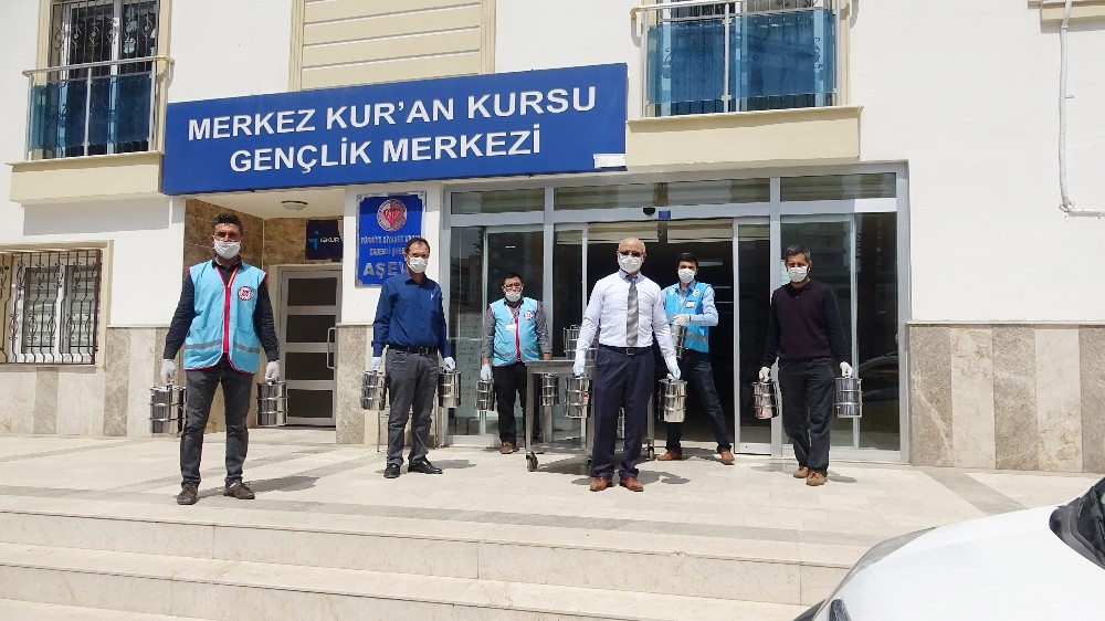 Aşevinde kazanlar 