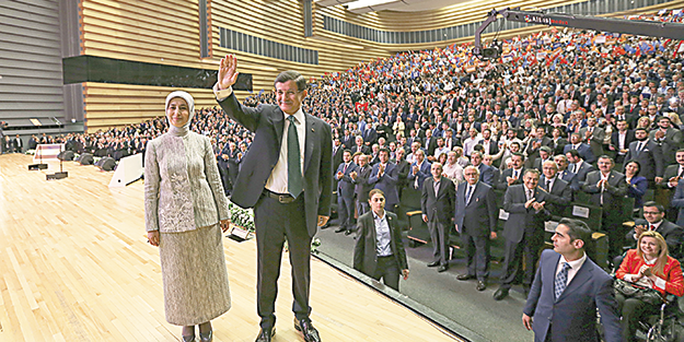 Asgari ücret 1300 emekliye 100 daha