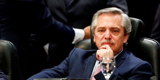 Aşı olan devlet başkanı koronavirüse yakalandı