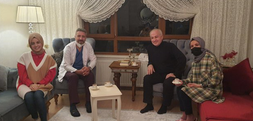 Aşı olmak istemeyen o öğretmeni bizzat bakan ikna etti
