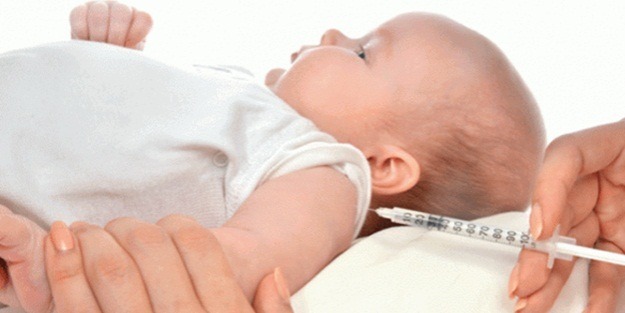 Aşı olurken ağlayan bebek nasıl susturulur?