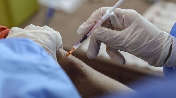 Aşı sırası kaç yaşa geldi? Kaç yaşındakiler aşı olabiliyor?