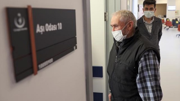 Aşı sırası kaç yaşta? 60 yaş üstü aşı oluyor mu?