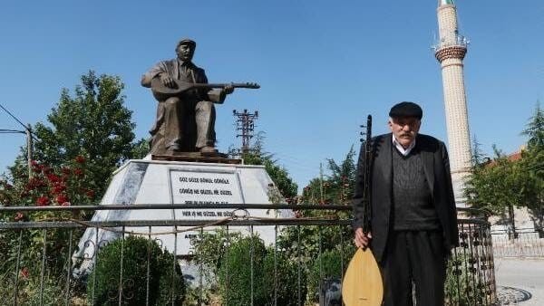 Aşık Yoksul Derviş artık köyünde yaşıyor 