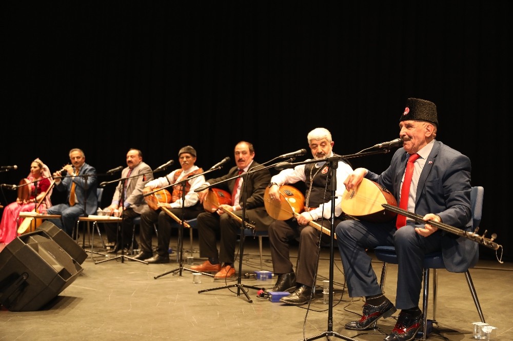 Aşıklar Çayırova’da atıştı 