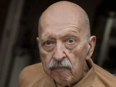 Asıl iğrençlik senin yaptığın ihtiyar! Hiç değilse yaşından başından utan